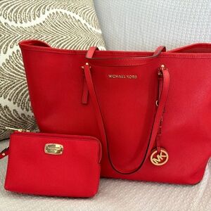 Michael Kors Large Shopper/Jet Set Tote with matching Wristlet
